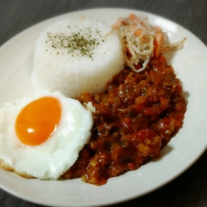 簡単でおいしかったです♪
トマトの酸味が大の苦手なんですがカレーのルーを入れたらトマトの甘みだけが残ってとってもおいしかったです。
また作ります♪